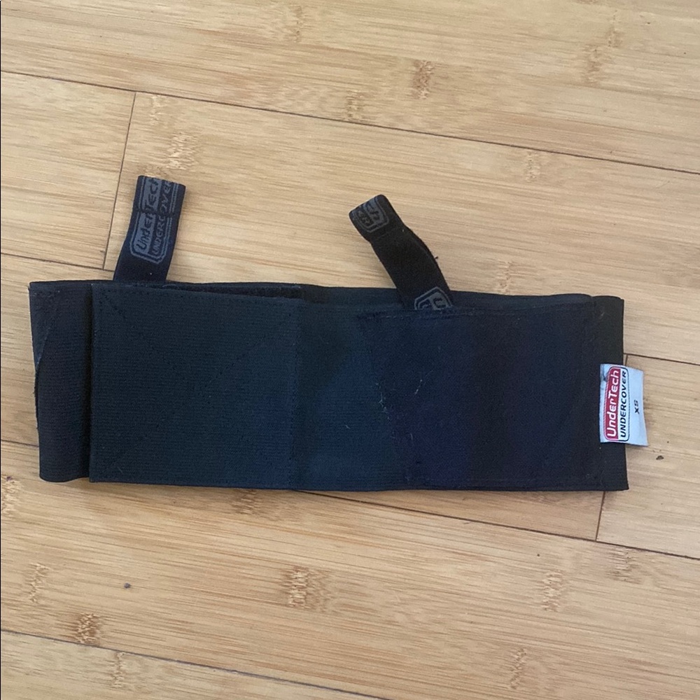 Minimalist Black Belt with Sturdy Design
